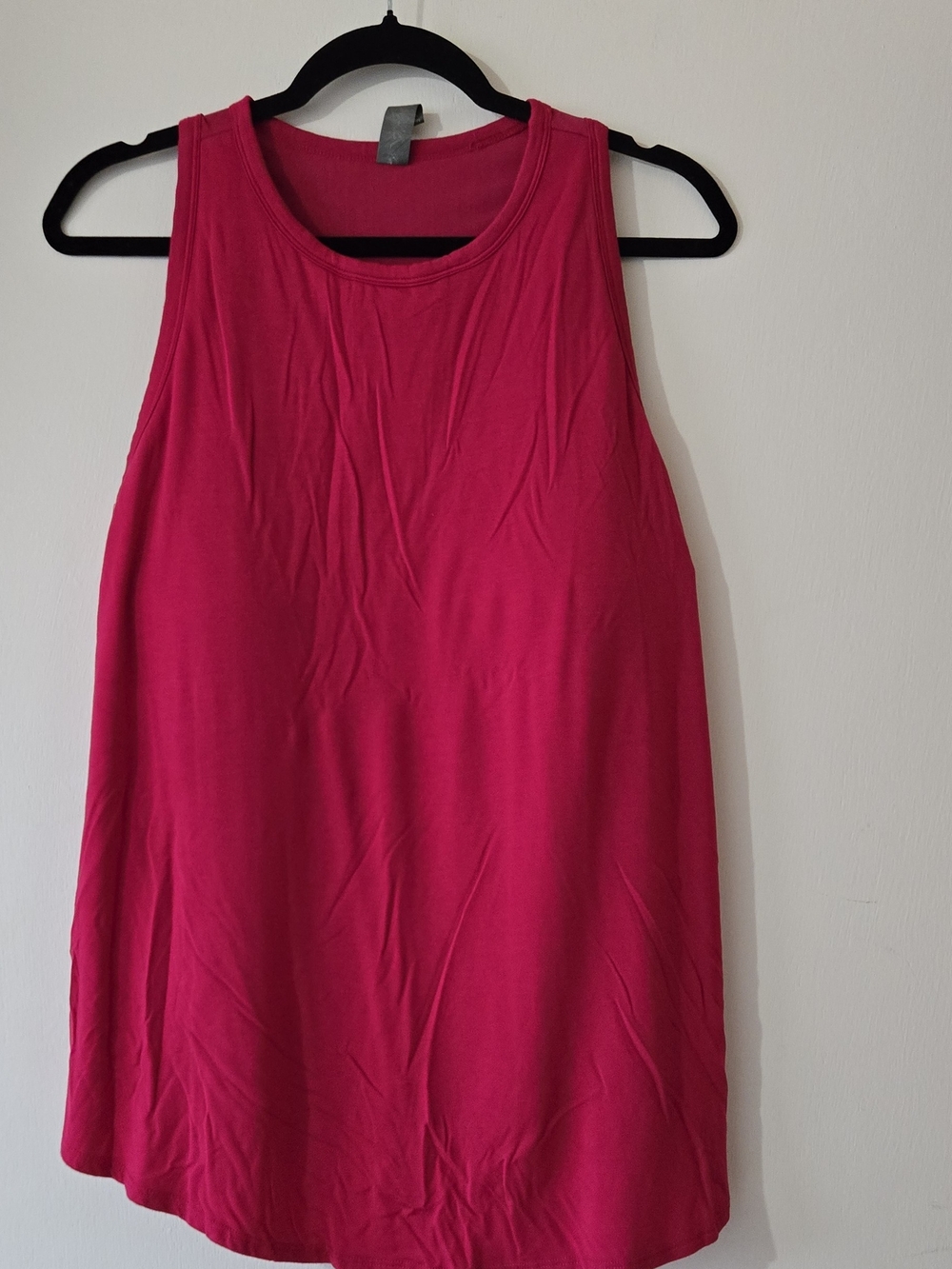 She Bird Sleeveless Scoop Neck Tank Top in Hot Pink With Built In Bra